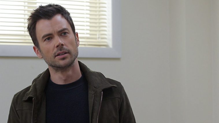 Le créateur de Manifest dévoile une scène émouvante du cimetière de la saison 4 (Qui est dans le cercueil ?)