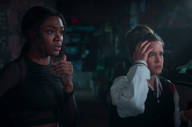 Qui joue dans la série de vampires de Netflix ?