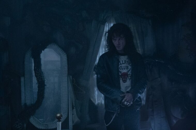 Joseph Quinn a-t-il vraiment joué de la guitare dans Stranger Things saison 4 volume 2 ?