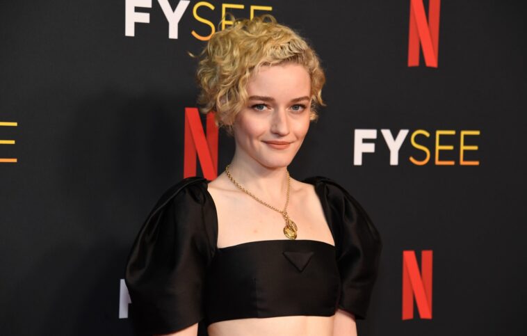 La star de Netflix, Julia Garner, étourdit avec une double nomination aux Emmys 2022