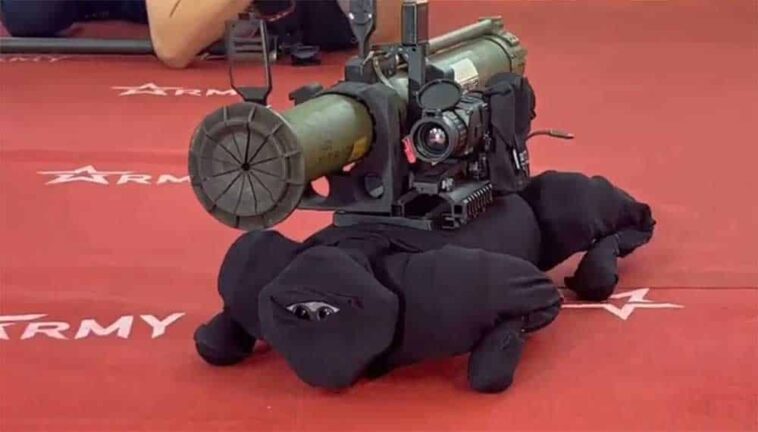 La nouvelle arme de la Russie est... Un chien robot chinois avec un lance-roquettes ?