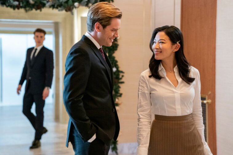Les stars de Partner Track, Arden Cho et Dominic Sherwood, se fréquentent-elles dans la vraie vie ?