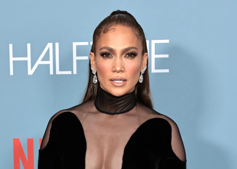 Atlas mettant en vedette Jennifer Lopez mises à jour de la version, actualités du casting, synopsis