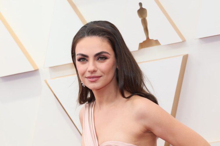 Mila Kunis révèle que Jackie a un enfant adolescent dans That '90s Show tease