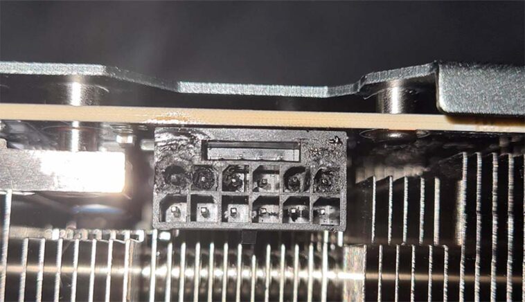 L'adaptateur RTX 4090 16 broches brûle et fond le connecteur