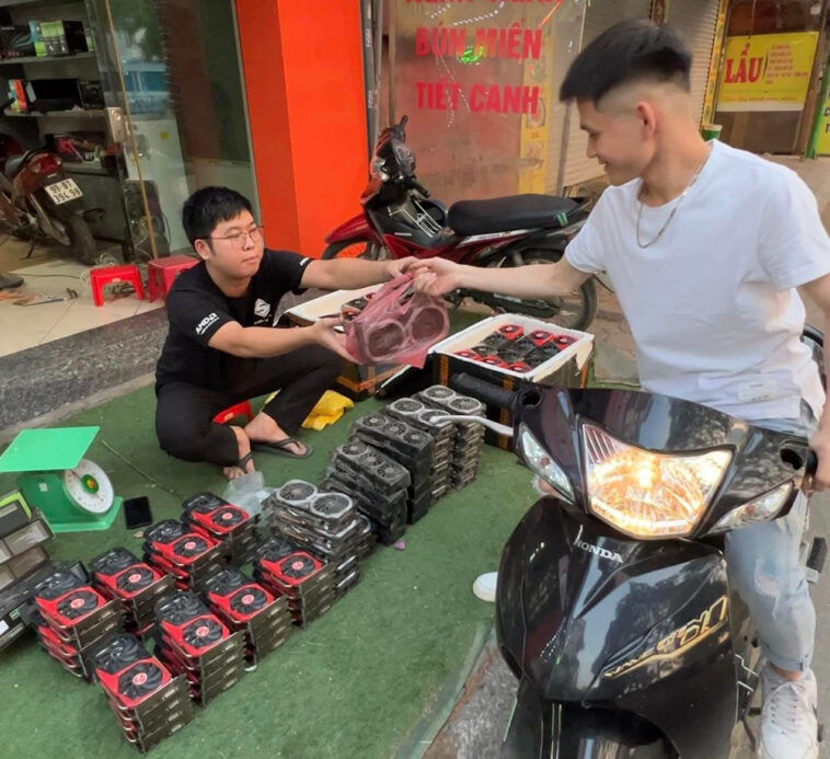 il y a tellement de GPU miniers d'occasion qu'ils sont vendus dans la rue.