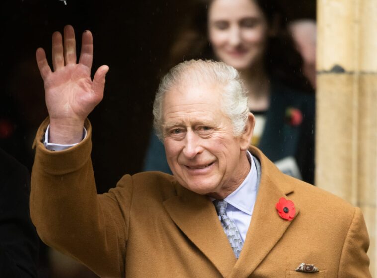 Quelle est la taille du prince Charles dans The Crown ?  (Et quelle est la taille des acteurs ?)
