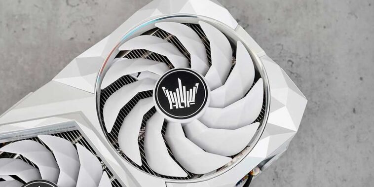 Le GALAX GeForce RTX 4090 HOF arrive avec deux connecteurs 16 broches