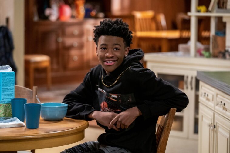 Quel âge a l'acteur Kelvin dans The Upshaws ?