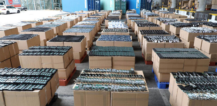 508 000 composants matériels saisis alors qu'ils tentaient d'entrer illégalement en Chine
