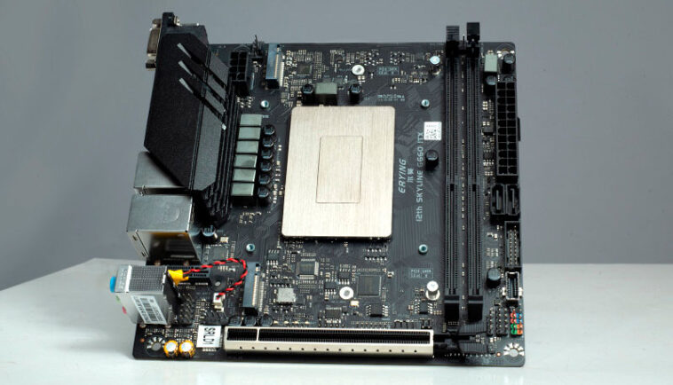 Voici à quoi ressemble un processeur Intel Alder Lake pour ordinateur portable reconverti en ordinateur de bureau.