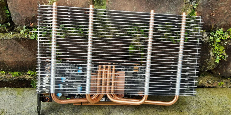 C'est le premier AMD RX 6400 entièrement passif, il ressemble à un radiateur !