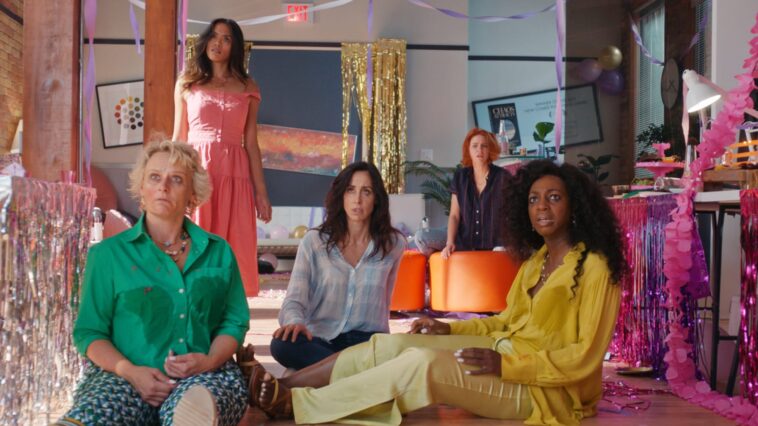 Qui joue Val dans Workin' Moms ?  (Sarah McVie âge, taille et plus)