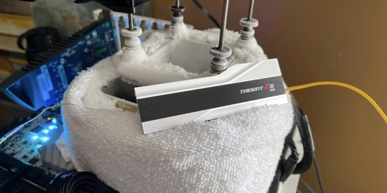 Le record de vitesse de la mémoire vive tombe : DDR5 à 11 202 MHz