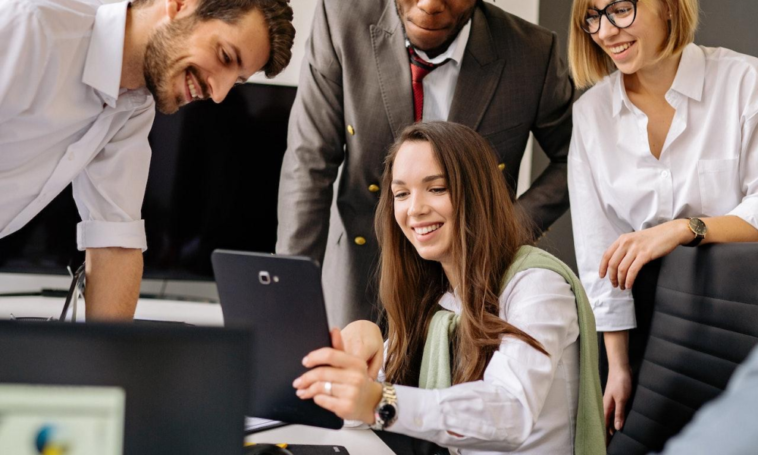 Comment les entreprises technologiques sont les pionnières des pratiques énergétiques durables - Trotons Tech Magazine