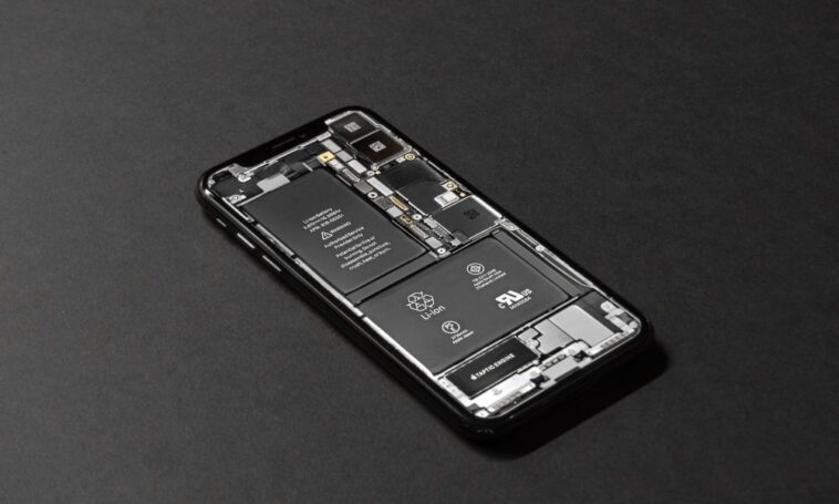 Le Parlement européen vote pour ramener les batteries de téléphone remplaçables - Trotons Tech Magazine