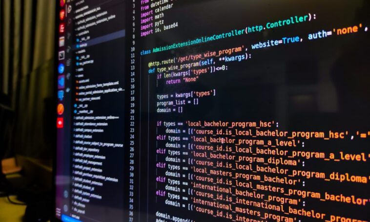 Maximisez votre retour sur investissement avec l'externalisation du développement de logiciels personnalisés - Trotons Tech Magazine