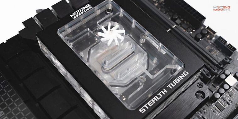 Il s'agit du premier bloc d'eau CPU "furtif" sans tuyaux.