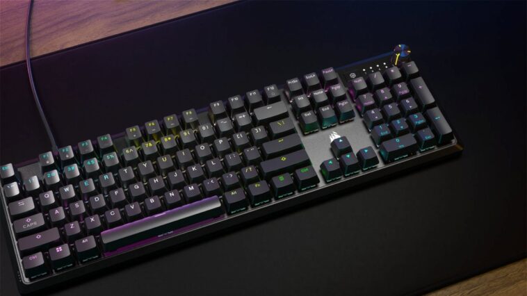 clavier gaming milieu de gamme qui pointe vers le haut de gamme