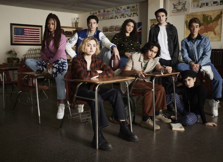 Plongez dans le mystère de School Spirits et rencontrez les acteurs