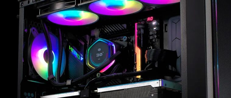 le premier AIO liquide avec écran CM