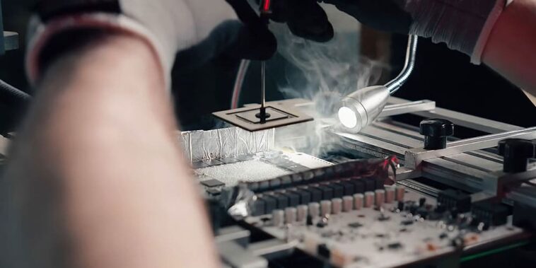 Ils créent le premier RTX 4090 SUPER en utilisant un RTX 3090 Ti