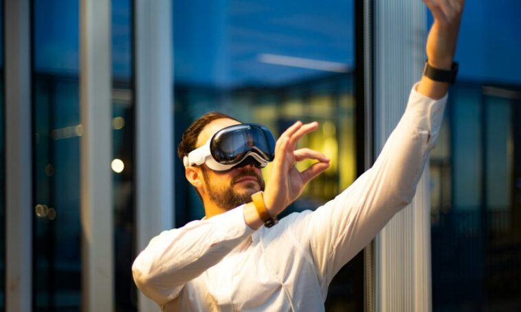 Le casque Vision moins cher d'Apple serait lancé en 2026 pour 2 000 $ - Trotons Tech Magazine