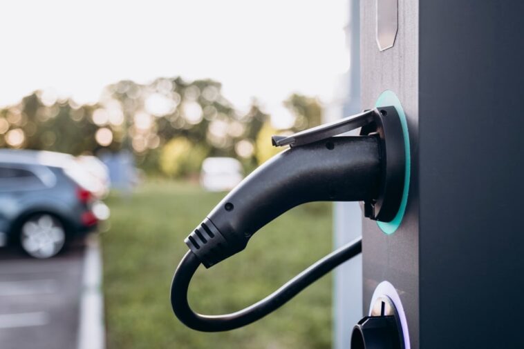 Biocarburants et bornes électriques : E.Leclerc veut réduire ses émissions de CO2