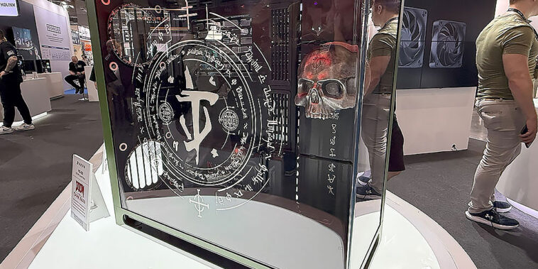 HAVN-HS-420-DOOM-The-Dark-Ages-lateral