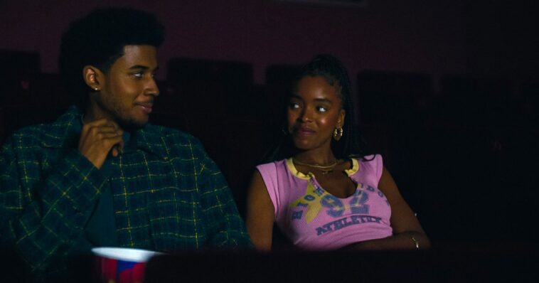 "Pour toujours" : la nouvelle série romantique Netflix, adaptée d'un roman à succès, ne vous laissera pas indifférente