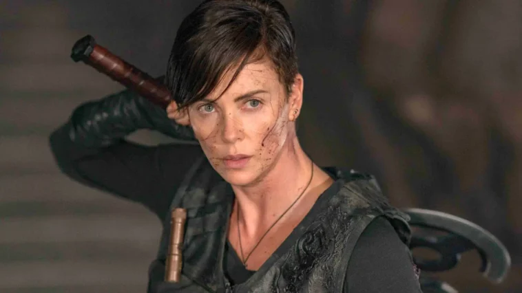 Personnage féminin armé au visage marqué, prêt au combat dans une scène intense de The Old Guard 2