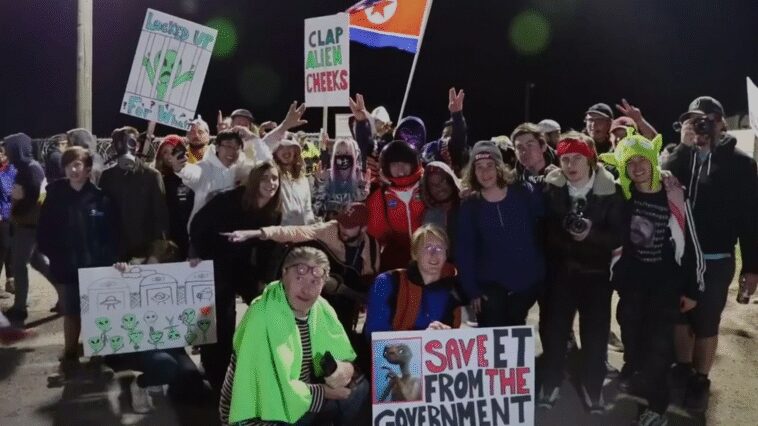 Sur Netflix, le documentaire « Chaos d’anthologie » retrace la délirante histoire de l’invasion de la zone 51