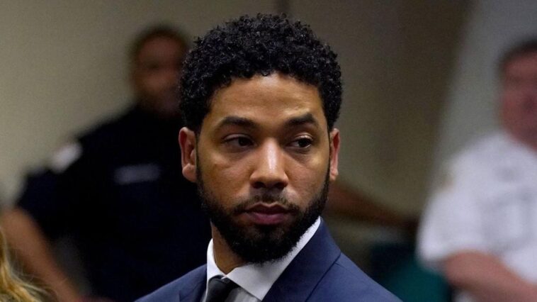 l’acteur prend la parole après avoir mis en scène (ou pas) sa propre agression homophobe et raciste