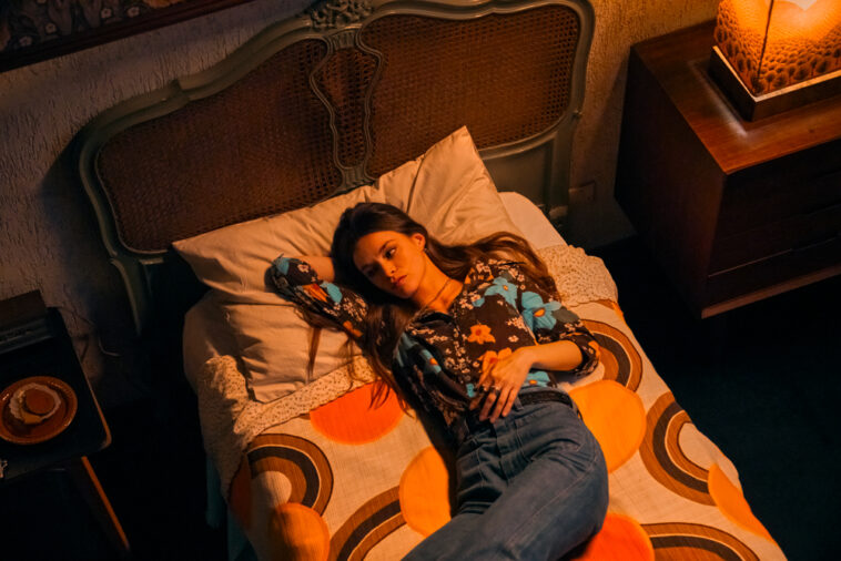 “Mrs Playmen”, le 12 novembre 2025 sur Netflix.