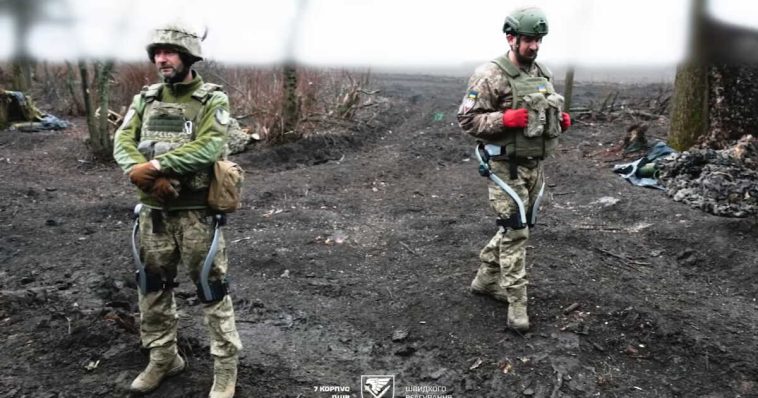 Des exosquelettes Hyppershell testés par les soldats ukrainiens pour courir à près de 20 km/h