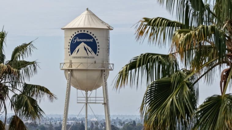 Le syndicat des scénaristes américains s’oppose en justice au rachat de Warner par Paramount