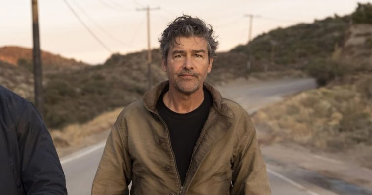 "Lanterns" : C'est quoi cette nouvelle série de science-fiction événement avec Kyle Chandler ?