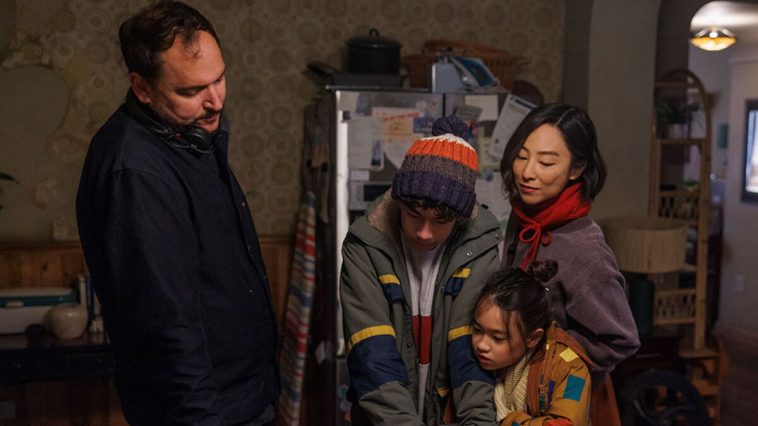 Le Dernier Refuge : "Ils ont dû prendre et perdre beaucoup de poids", le réalisateur raconte ce qui a été le plus difficile sur le tournage du film Netflix